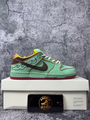 Nike SB Dunk Low Rodeo Tourmaline