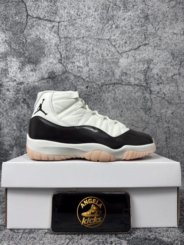 Jordan 11 Retro Neapolitan