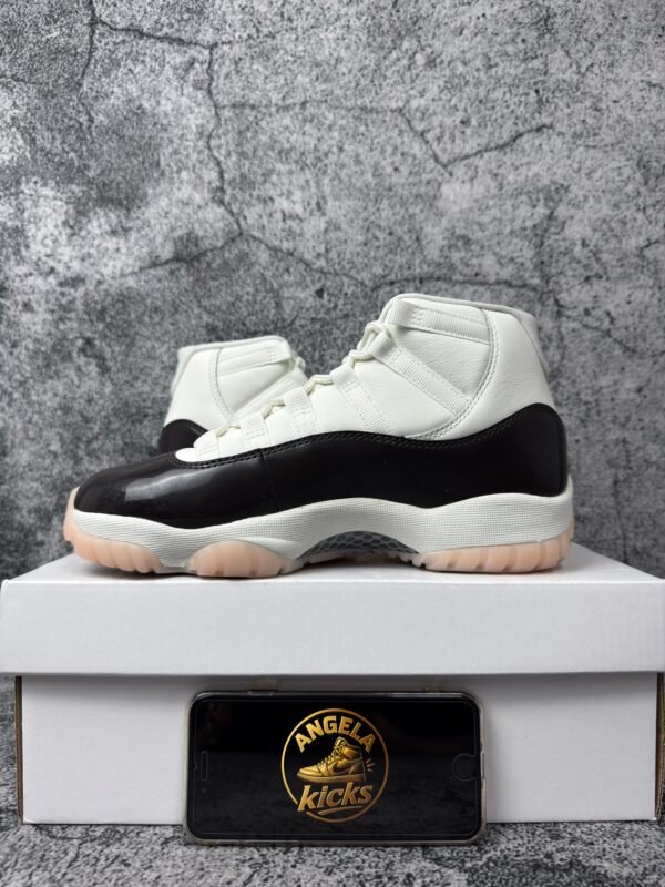 Jordan 11 Retro Neapolitan