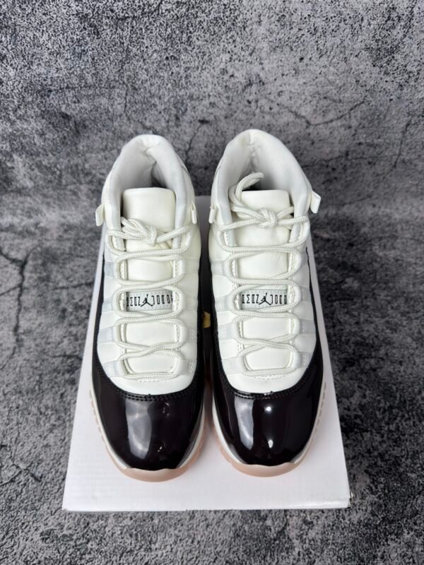 Jordan 11 Retro Neapolitan