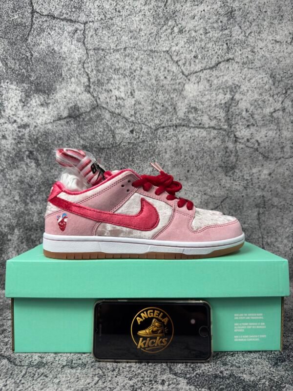 Nike SB Dunk Low StrangeLove Skateboards