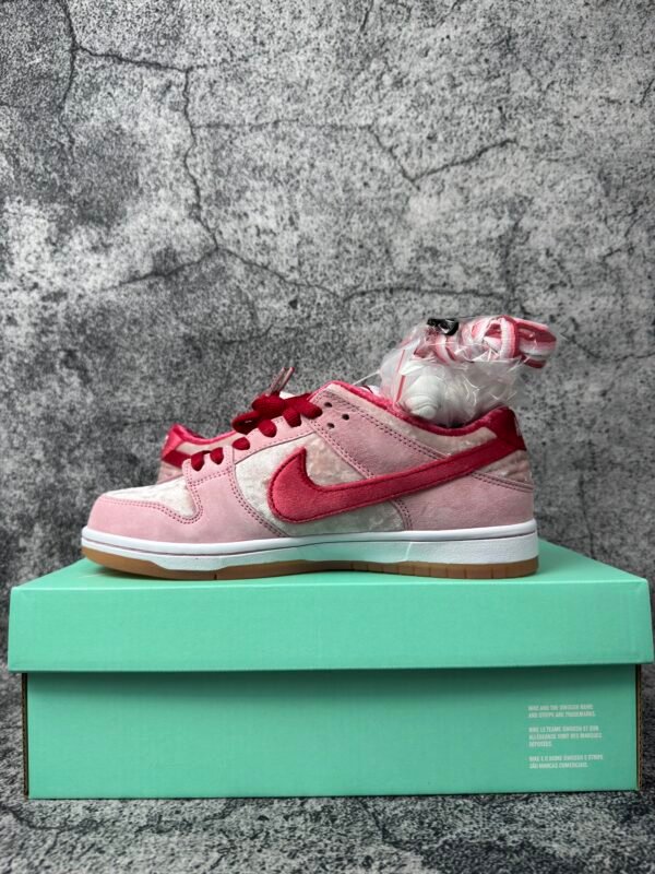 Nike SB Dunk Low StrangeLove Skateboards