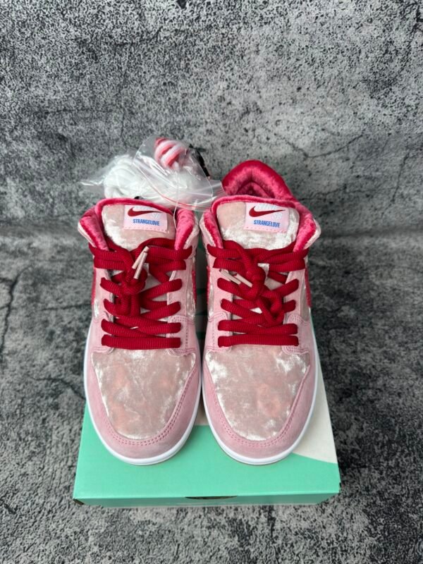 Nike SB Dunk Low StrangeLove Skateboards