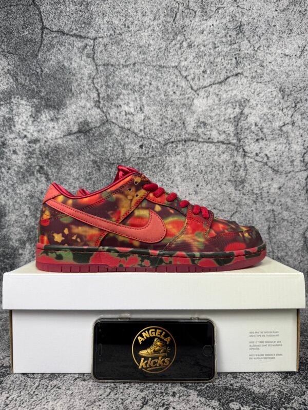 Nike SB Dunk Low The Wizard of Oz Poppy Field