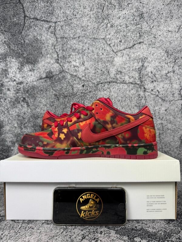 Nike SB Dunk Low The Wizard of Oz Poppy Field