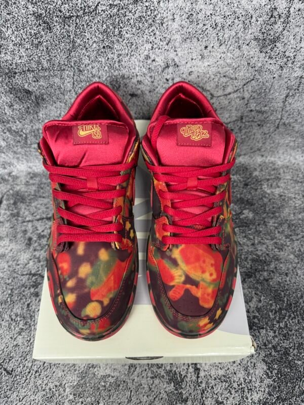Nike SB Dunk Low The Wizard of Oz Poppy Field