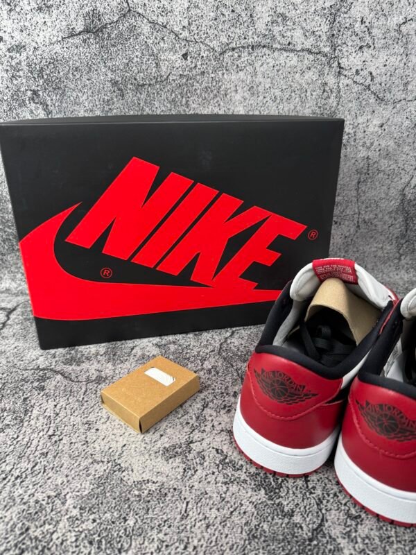 Jordan 1 Retro Low OG Chicago (2025)