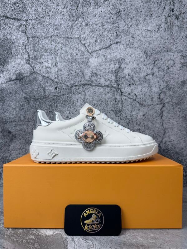 LOUIS VUITTON Time Out