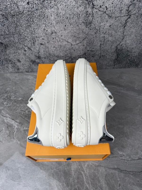 LOUIS VUITTON Time Out