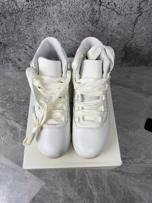 Jordan 11 Retro Pearl