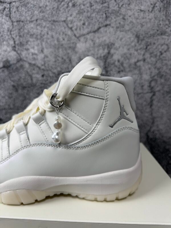 Jordan 11 Retro Pearl