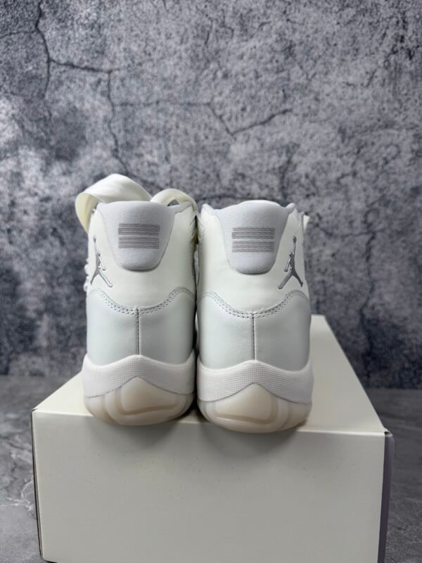 Jordan 11 Retro Pearl