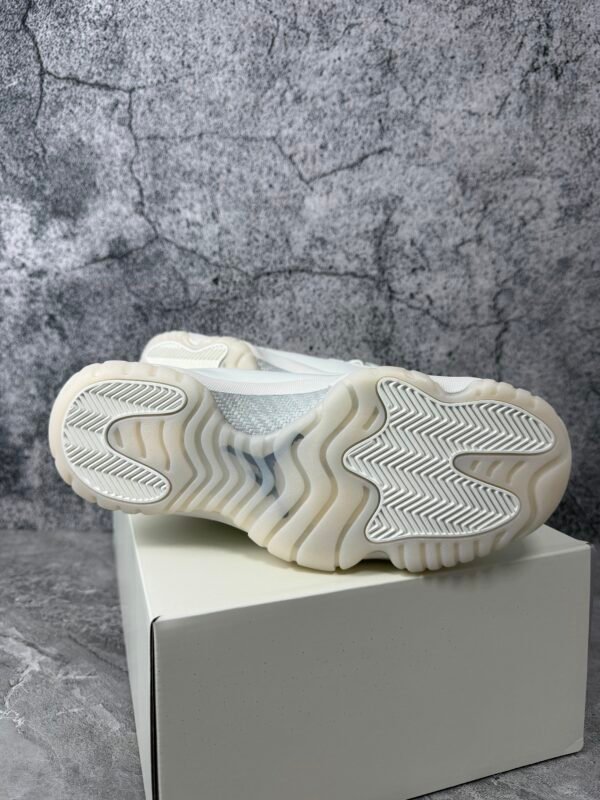 Jordan 11 Retro Pearl