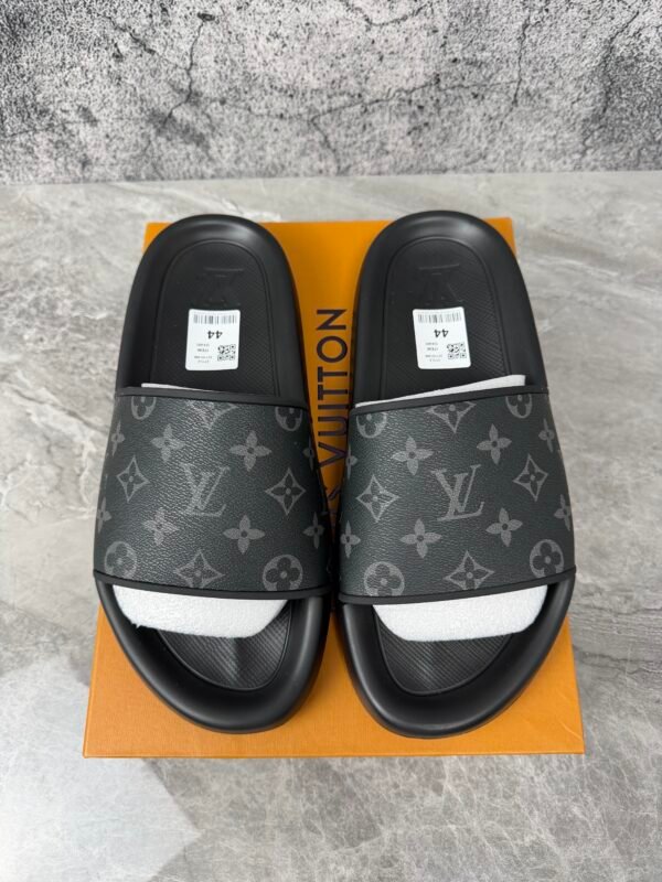 LOUIS VUITTON Waterfront