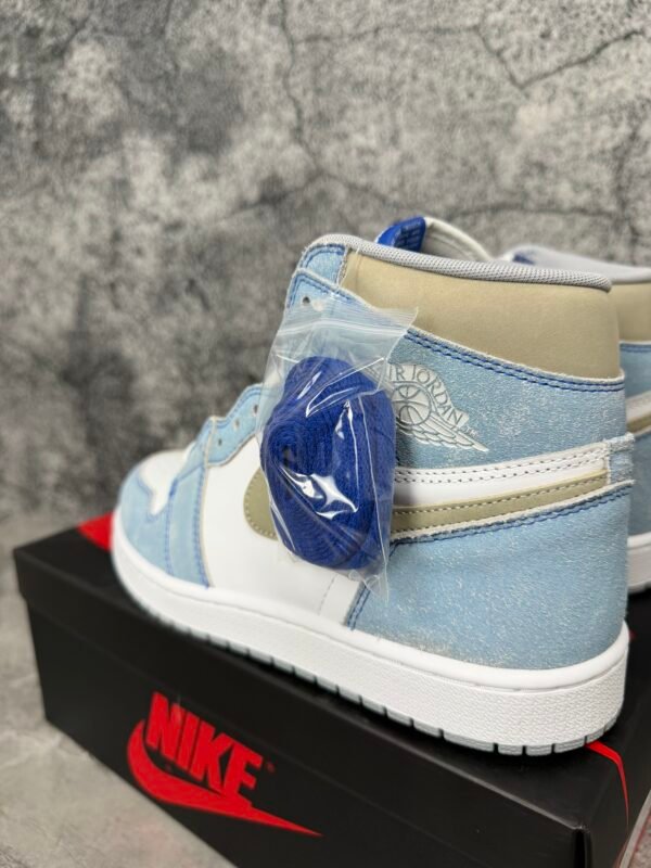 Jordan 1 Retro High Hyper Royal Smoke Grey