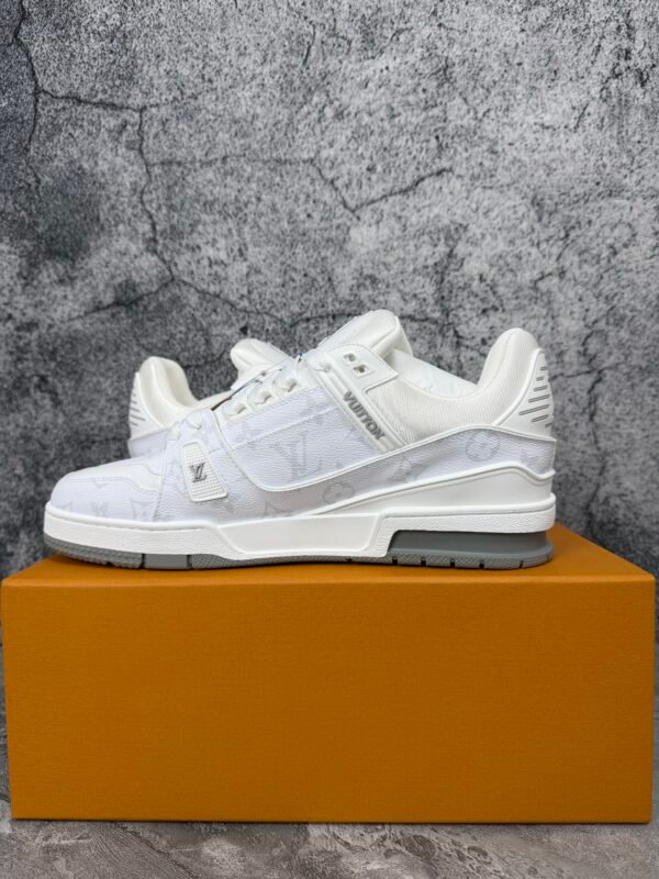 LOUIS VUITTON Trainer Visionary Journey