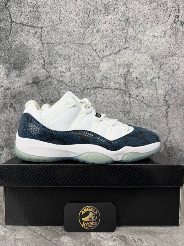 Jordan 11 Retro Low Snake Navy