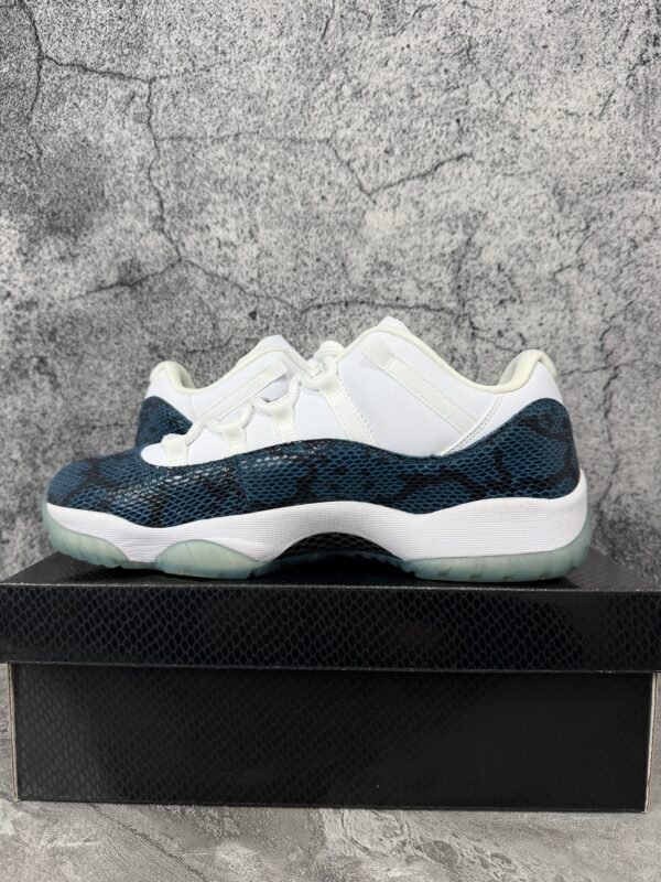 Jordan 11 Retro Low Snake Navy