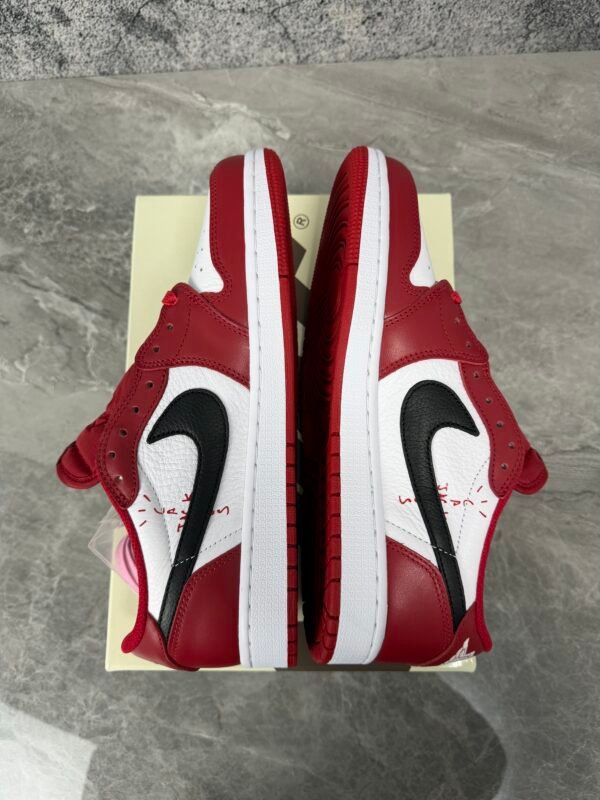 Jordan 1 Retro Low OG SP Travis Scott