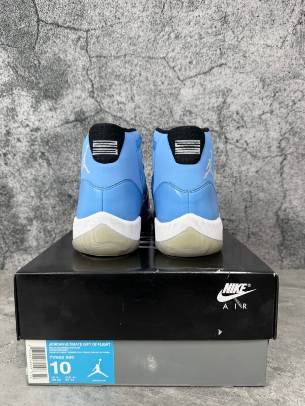 Jordan 11 Retro Pantone