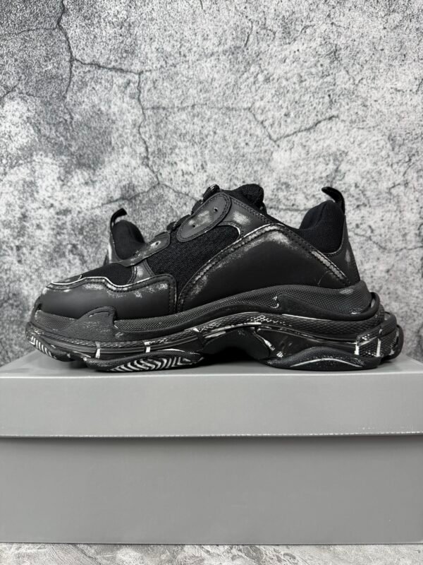 Balenciaga Triple S black