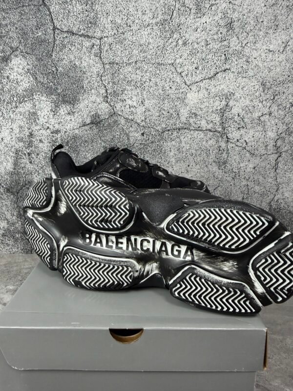 Balenciaga Triple S black