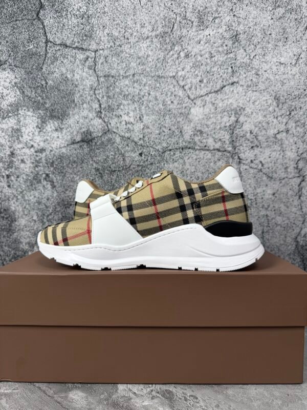 Burberry Ramsey Vintage Check Suede Leather Archive Biege White