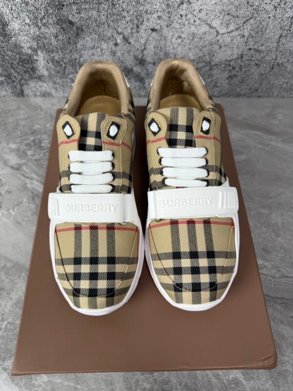 Burberry Ramsey Vintage Check Suede Leather Archive Biege White
