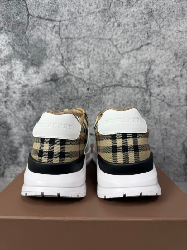 Burberry Ramsey Vintage Check Suede Leather Archive Biege White