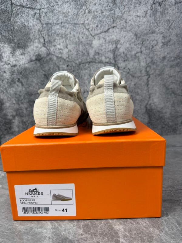 Hermes jet