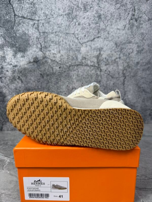Hermes jet