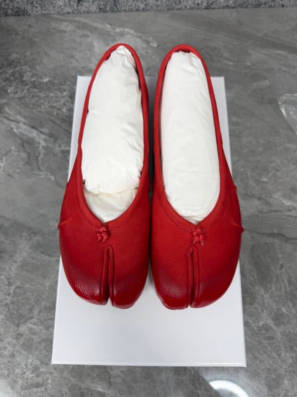 Maison Margiela Tabi red
