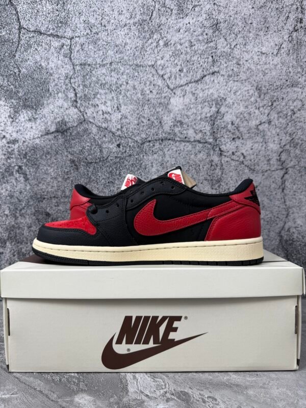 Jordan 1 Retro Low OG SP Travis Scott Black red