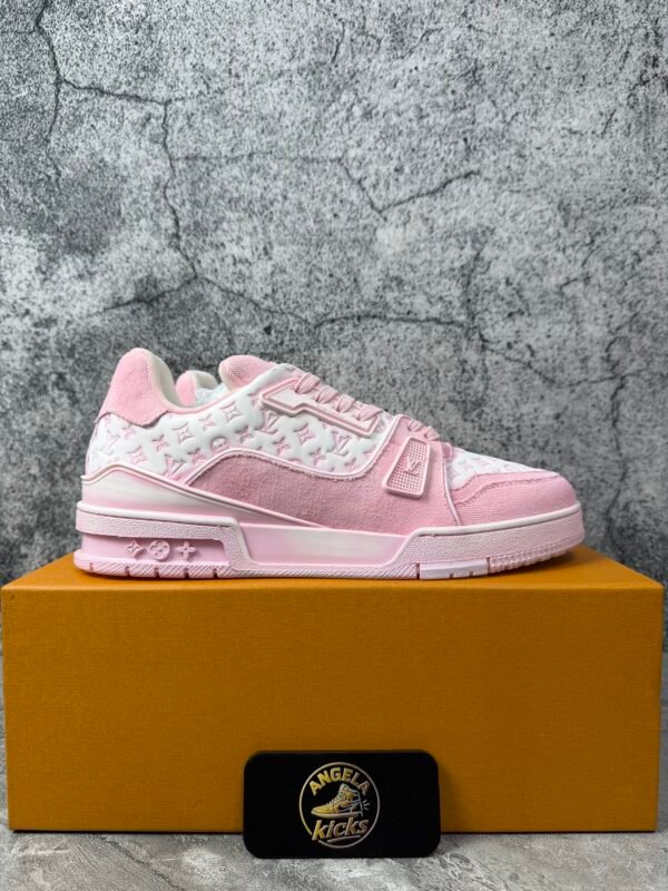 Louis Vuitton Trainer pink