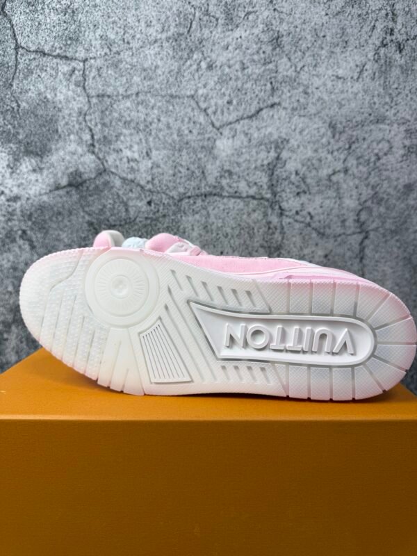 Louis Vuitton Trainer pink