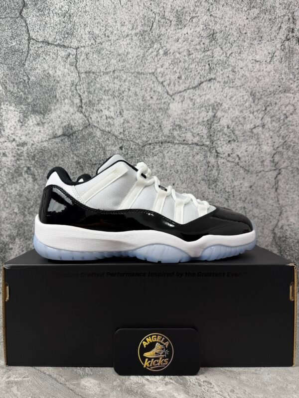 Jordan 11 Retro Low Concord