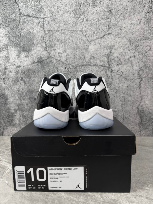 Jordan 11 Retro Low Concord
