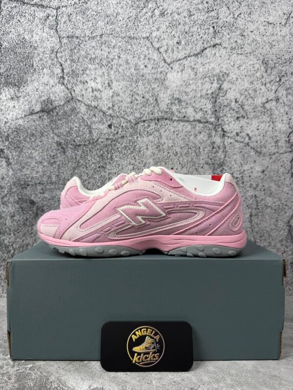 New Balance 204L Pastel Pink