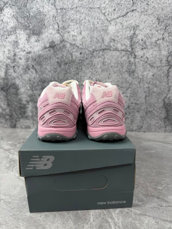 New Balance 204L Pastel Pink