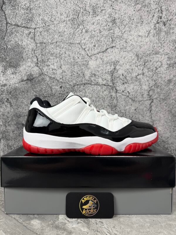 Jordan 11 Retro Low Concord Bred