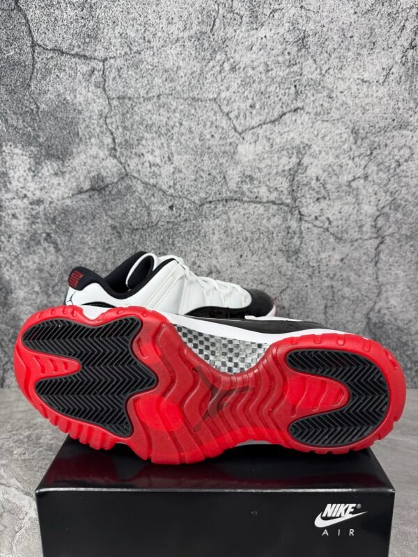 Jordan 11 Retro Low Concord Bred