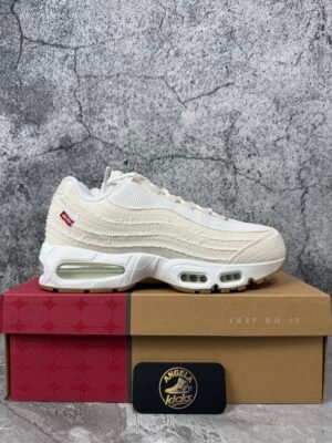 Nike Air Max 95 OG Levi's Light Orewood Brown