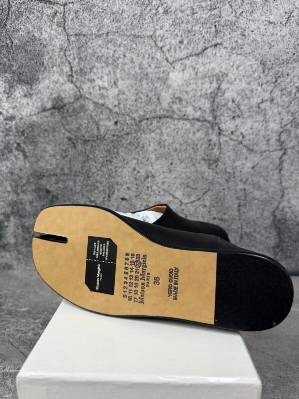 Maison Margiela Tabi Babouche Black